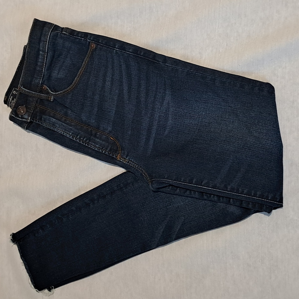 Abercrombie & Fitch Ultra High Rise Super Skinny Size 2/26. Distressed.